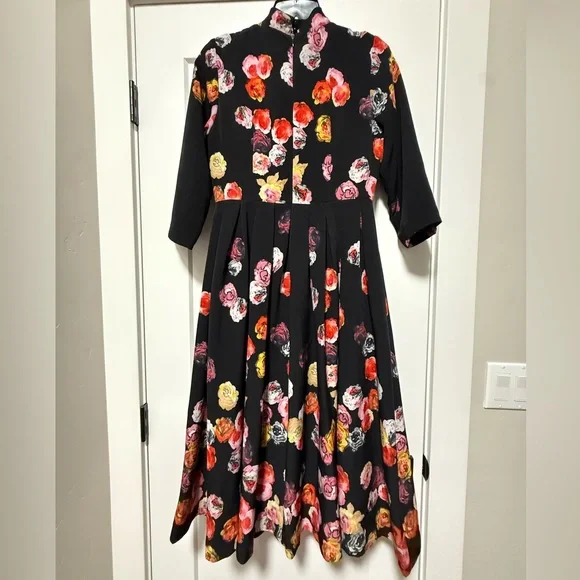 Dainty Jewells Floral Dress - Picture 2 of 4